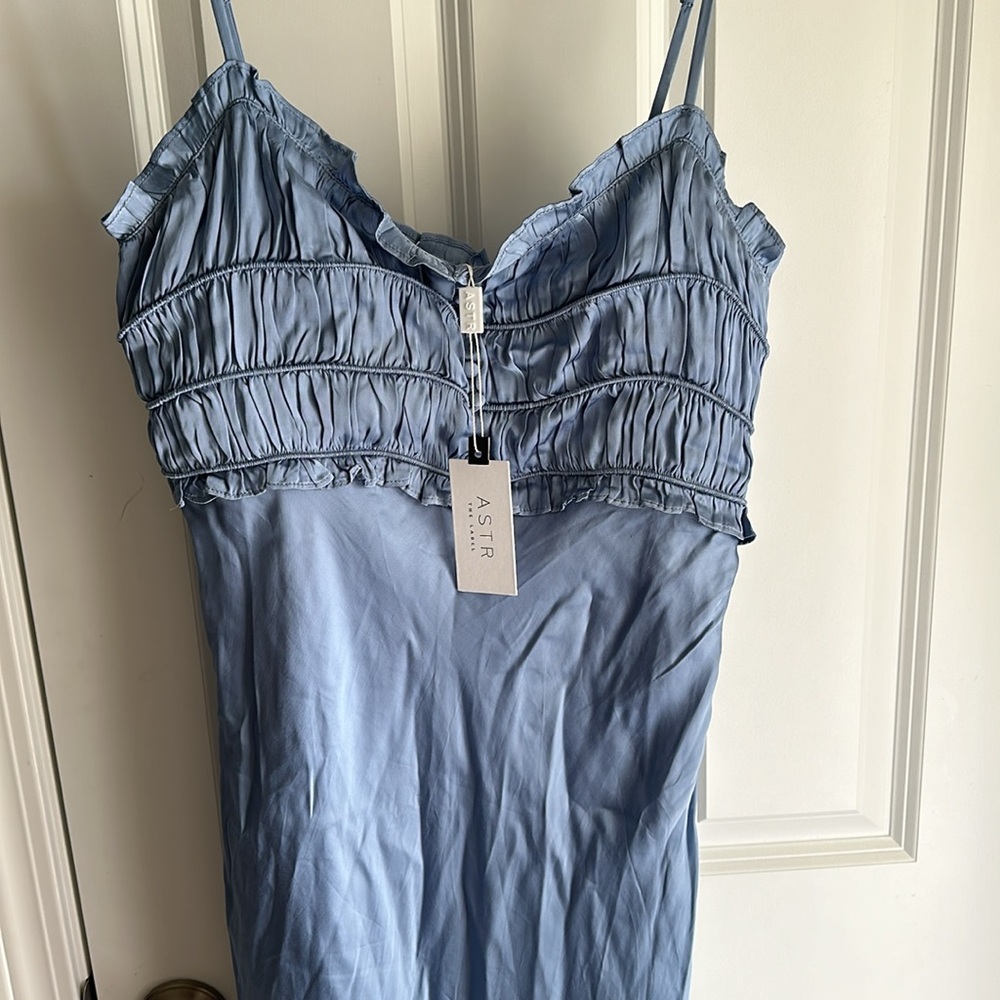 Astr The Label Women's Zola Smocked Satin Midi Dress Size - Picture 4 of 10